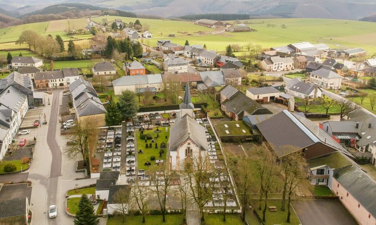 Luchtfoto van Boulaide, een dorpje in Luxemburg.