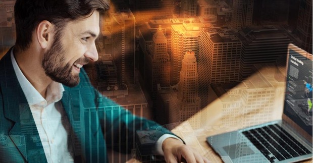 Een man die voor een laptop aan het werken is met digitale achtergronden achter zich.