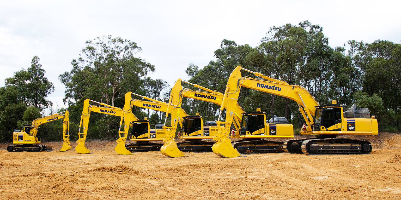 Des machines Komatsu de couleur jaune