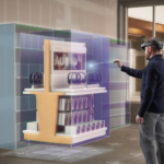 To mænd står foran en digital stander i en butik med holobriller. Den ene interagerer med den