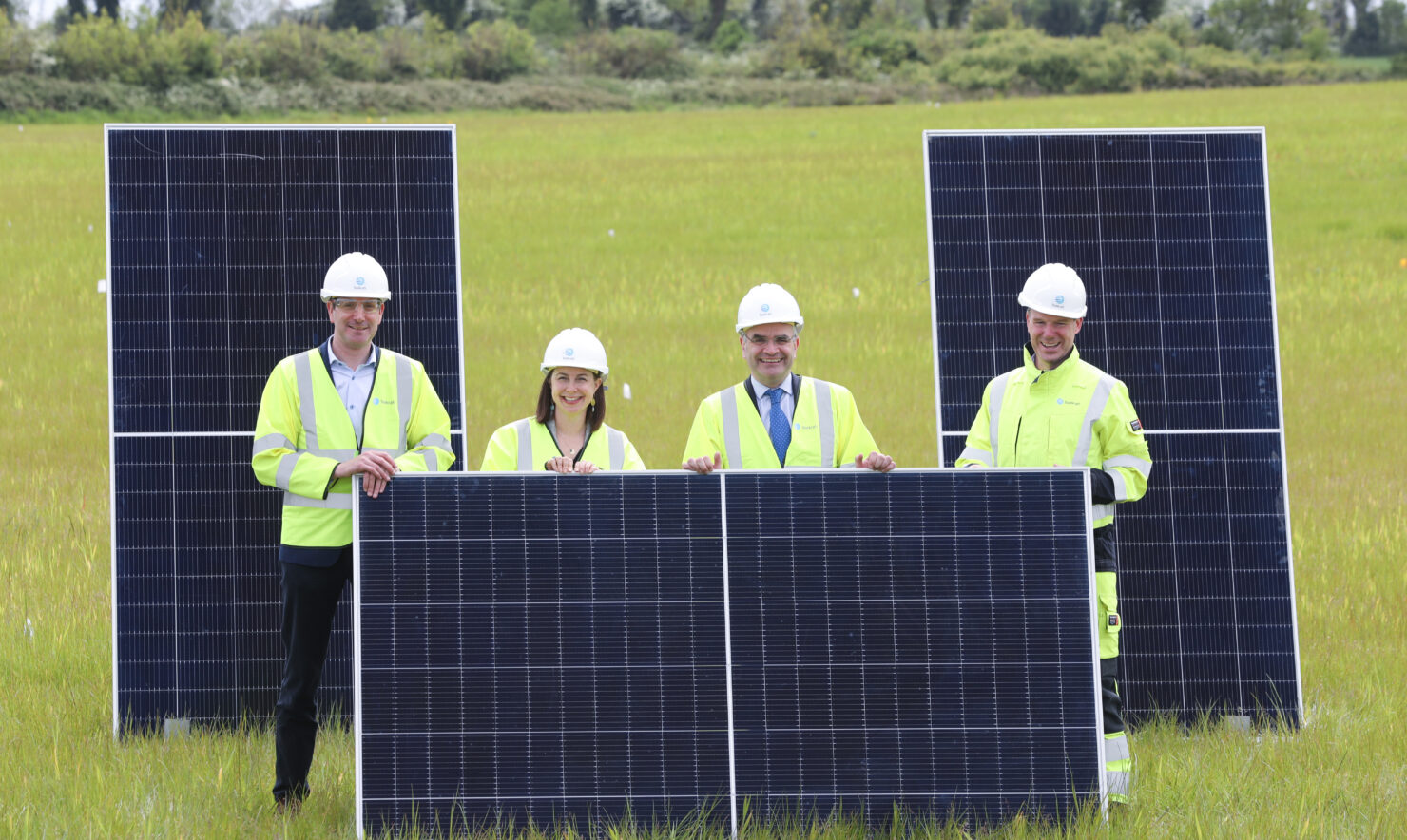 (l to r) Eoin Doherty, Microsoft’s Cloud Operations & Innovation EMEA Regional Leader, Kourtney Nelson, Director, Renewable Energy Procurement at Microsoft, Minister of State for Trade Promotion, Digital and Company Regulation, Dara Calleary TD, and Kevin O’Donovan, Senior Vice President at Statkraft Solar farm